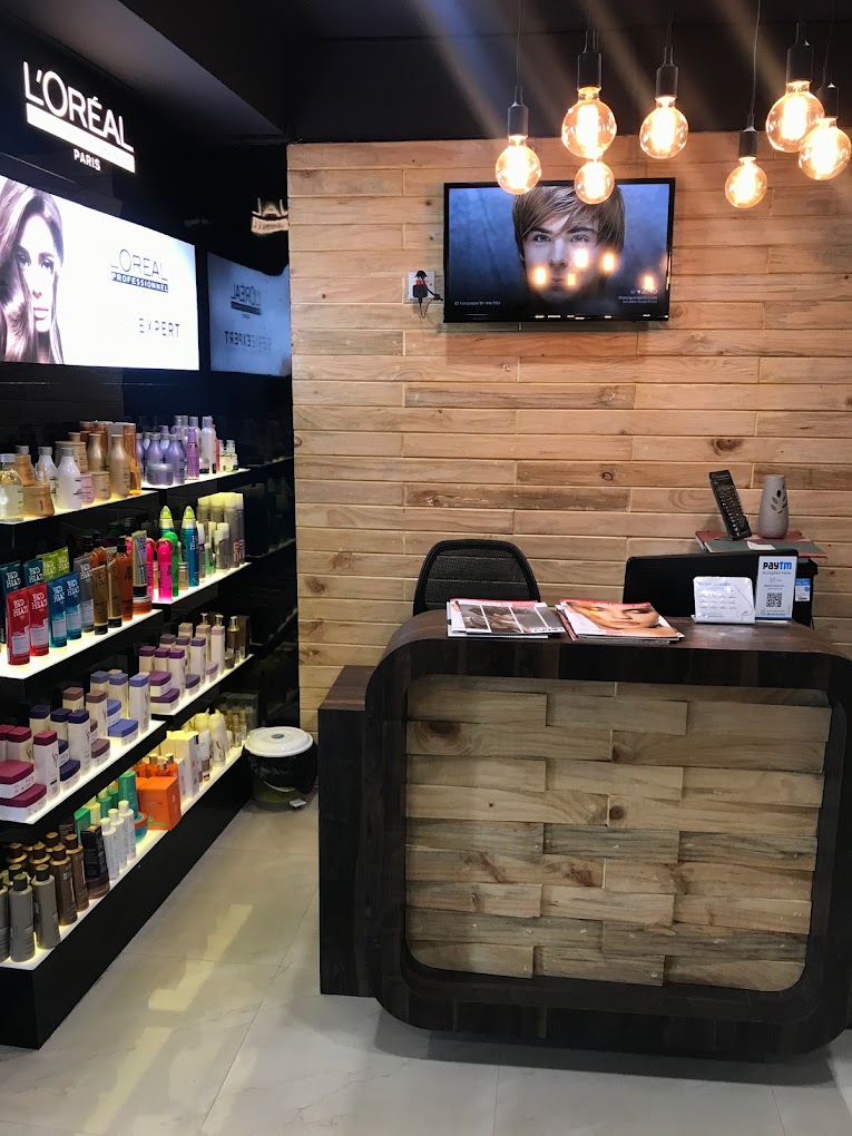 Image of HeadTurners at Sushil Residency 49 BT Road beside puma store kolkata 700058