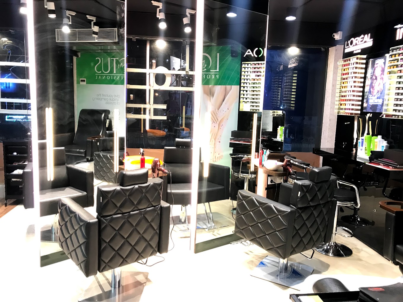 Image of HeadTurners at Sushil Residency 49 BT Road beside puma store kolkata 700058