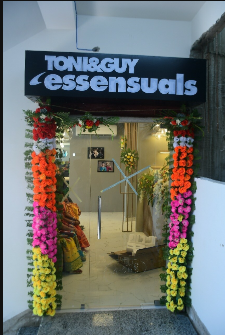 Image of toniandguyessensual at Near Reliance trend, above more Super Market 116/NNS Road ward no. 3, Habra, North 24 Praganas East,