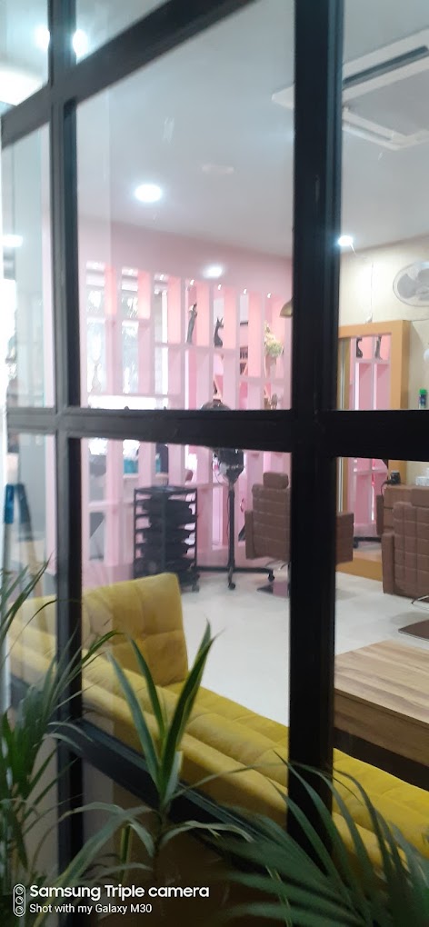 Image of BodaciousSalon at Plot No. 124, Block GA, Rajdanga Main Road, near Taj Vivanta, Sector G, Kasba,