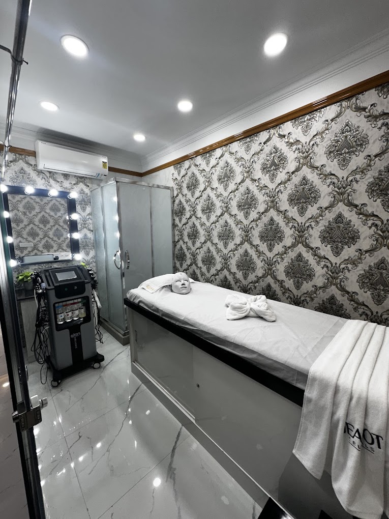 Image of Splashsalon at 100, Sarat Bose Rd, Garcha, Ballygunge, Kolkata,