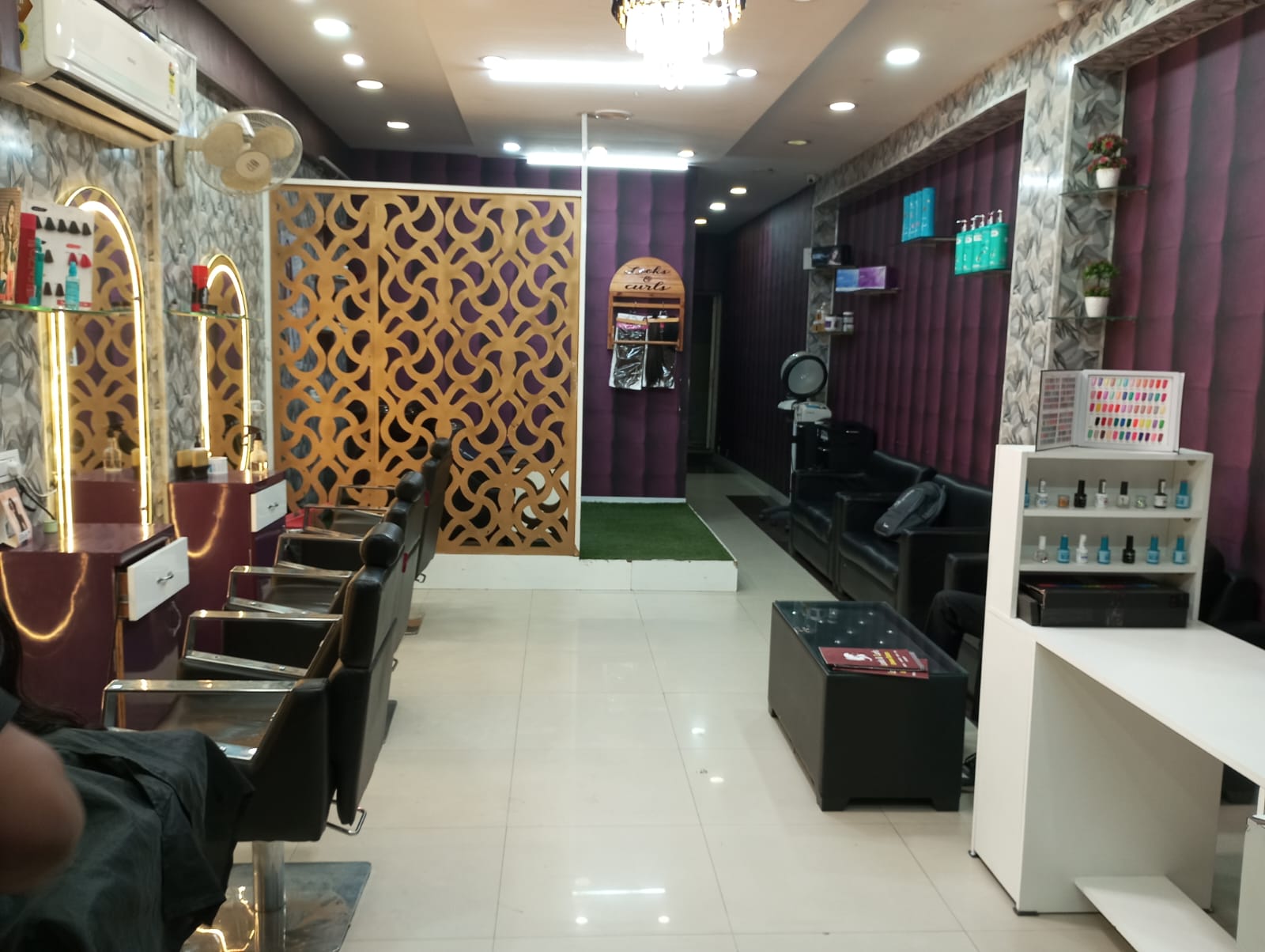 Image of LooksandCurls at Sco 24, Phase-1,