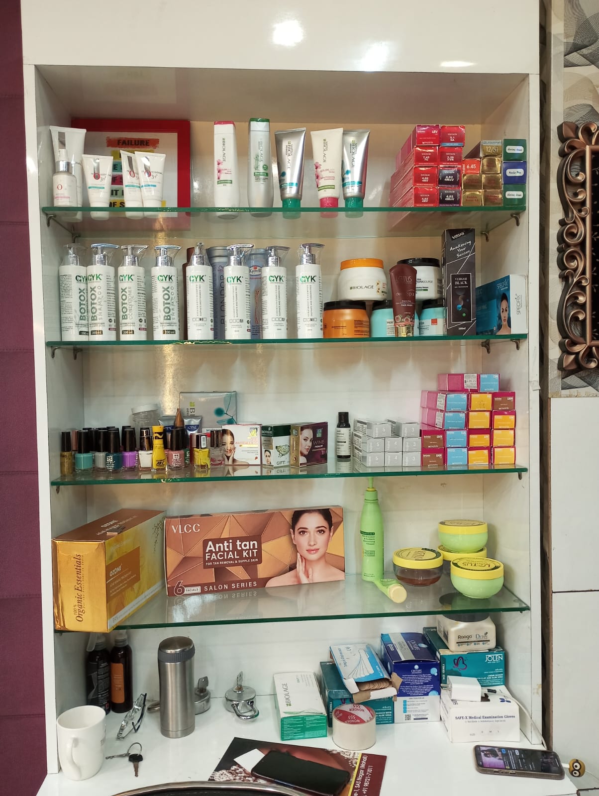 Image of LooksandCurls at Sco 24, Phase-1,