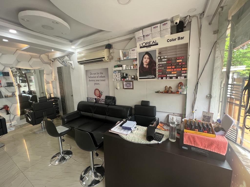 Image of labellavitahairnbeautylounge at Ga-1 rajdanga main road, narkel Bagan, ruby kasba,