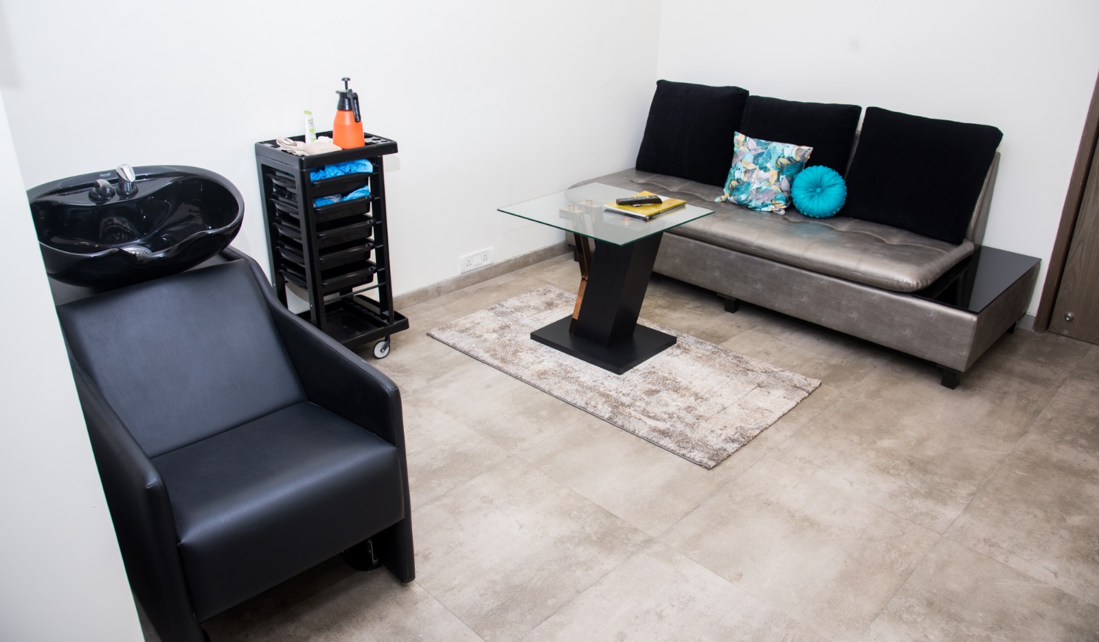 Image of CARACLINIC at 305 Business Suits 9, 3rd floor, SV Road, Santacruz West, Mumbai - 400054