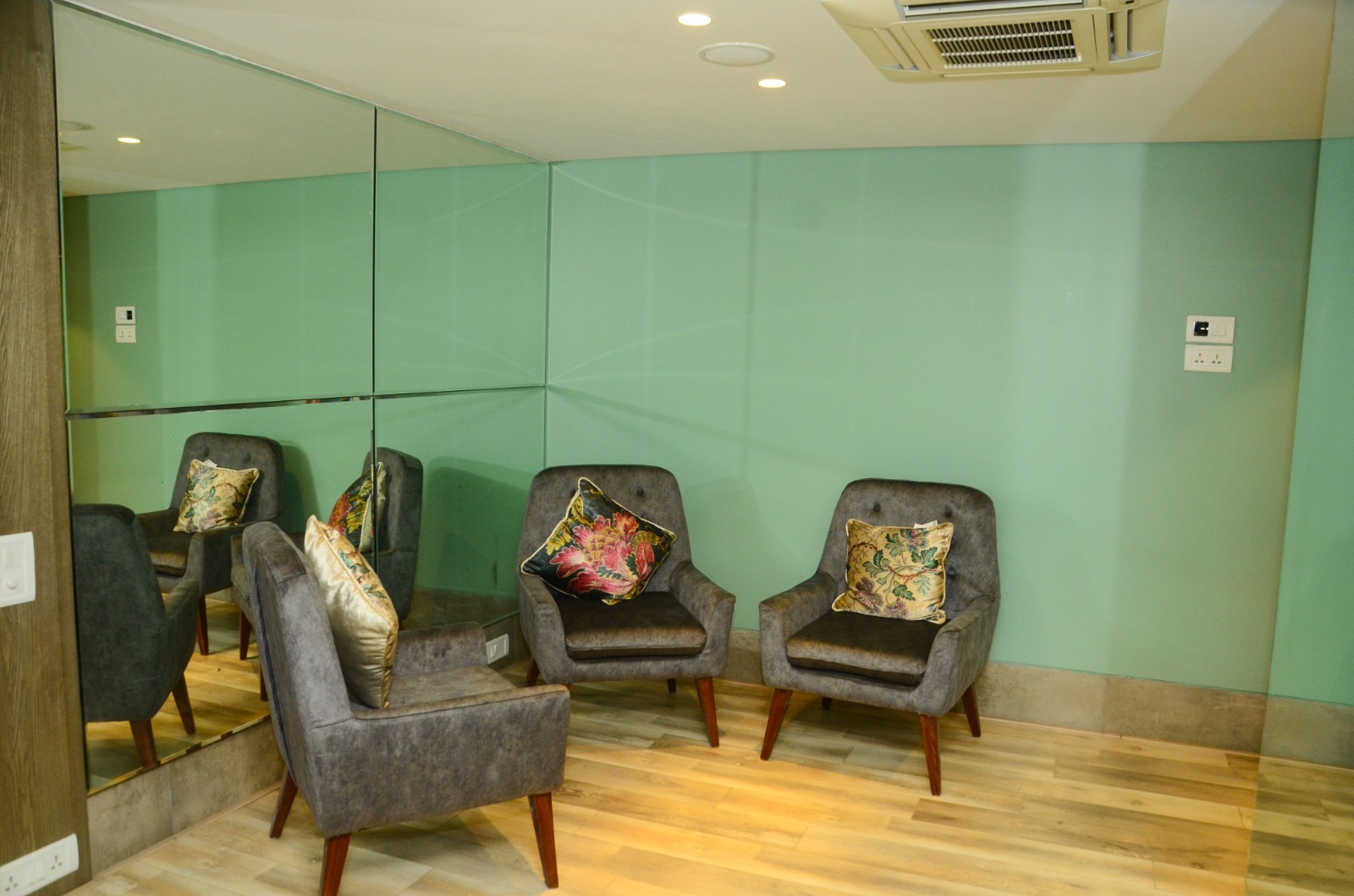 Image of CARACLINIC at 305 Business Suits 9, 3rd floor, SV Road, Santacruz West, Mumbai - 400054