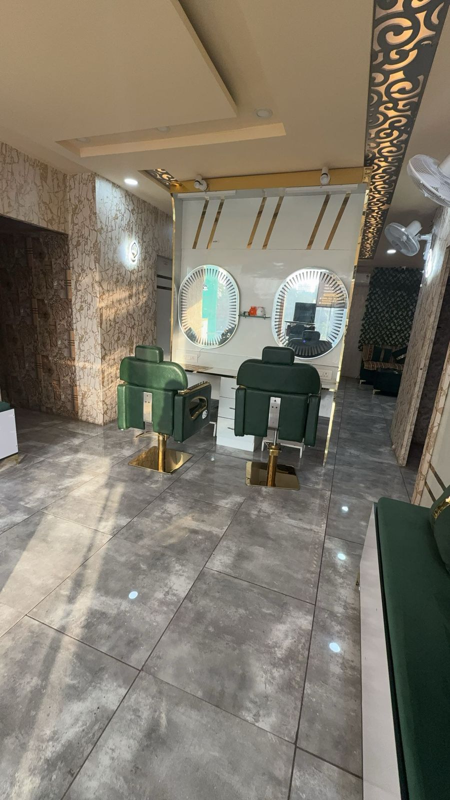 Image of citylookssalonandcosmetics at 1/803, opp. Kalptaru Appartment, Vardan Khand, Sector 1, Gomti Nagar,