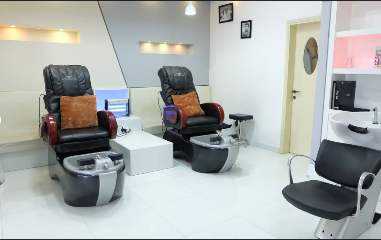 Image of 4GuysSalon at Kojak Building, Dubai Motor City, Dubai, Motor City, Dubai