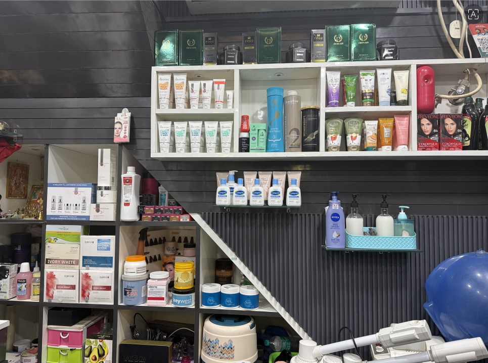 Image of KINGSAINHAIRSTUDIO at MALL GODOWN ROAD, NEAR SETH KEDARNATH DHARMSHALA, KOTKAPURA, 151204