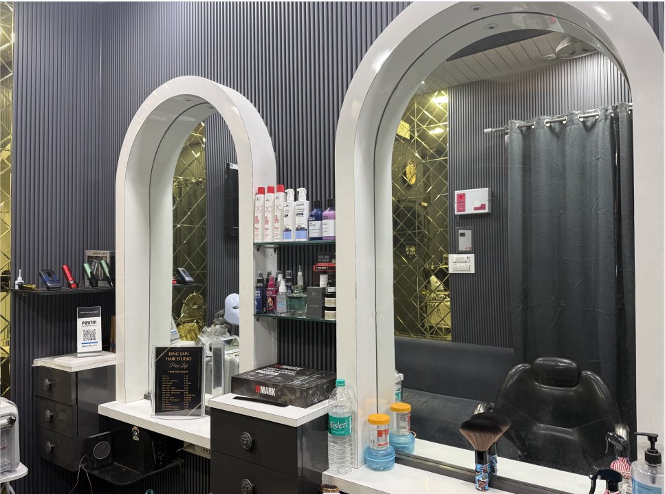 Image of KINGSAINHAIRSTUDIO at MALL GODOWN ROAD, NEAR SETH KEDARNATH DHARMSHALA, KOTKAPURA, 151204