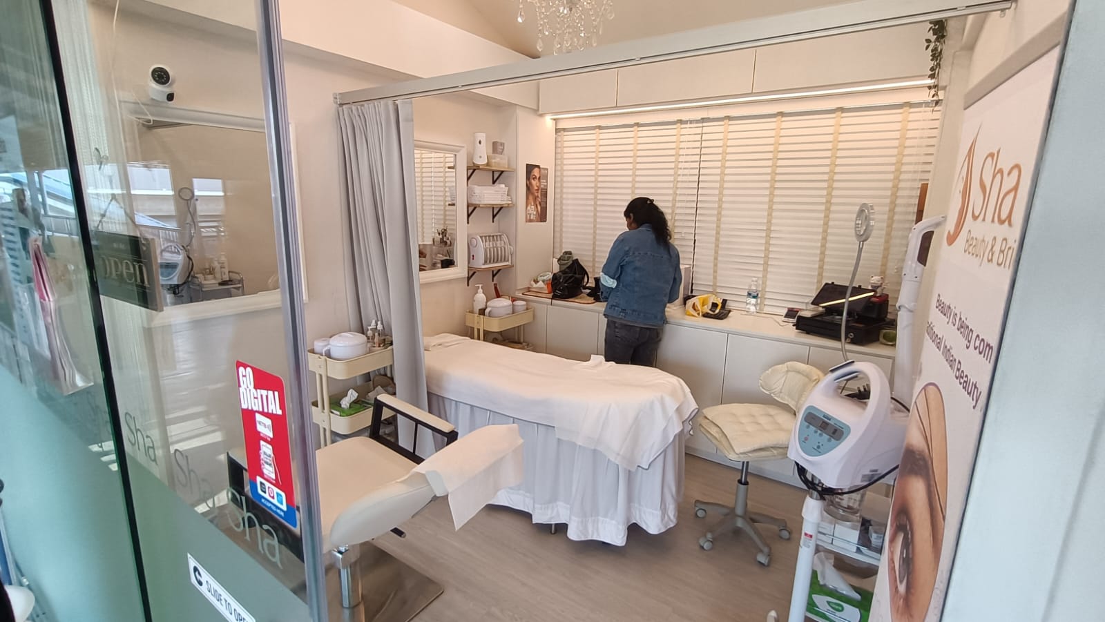 Image of ShaShaBeauty at Admiralty mrt 02-k16