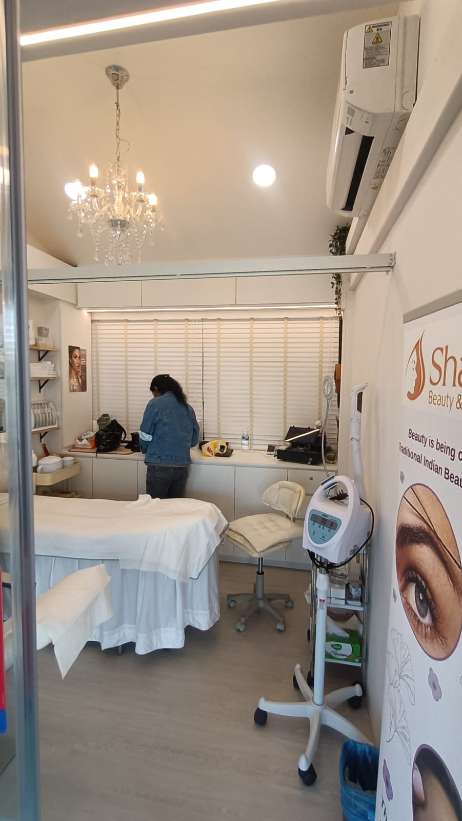 Image of ShaShaBeauty at Admiralty mrt 02-k16