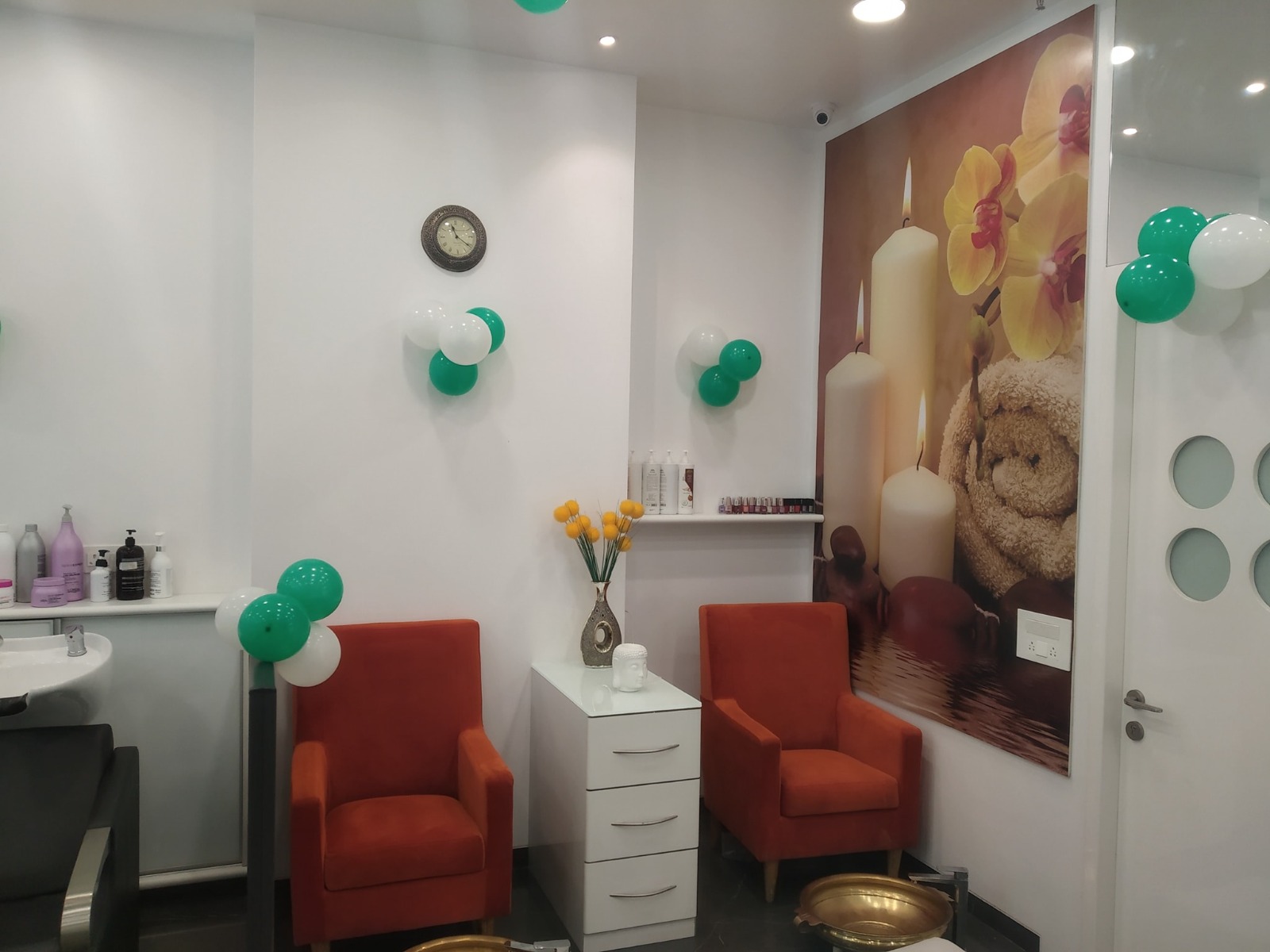 Image of PearlSalon at Shop No 9/10, Ground Floor, Vikrant Building, Near Vikrant Circle, Tilak Road, Ghatkopar East, Mumbai