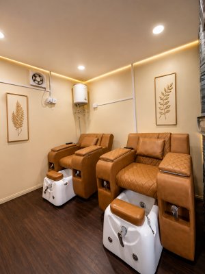 Image of ADUIUnisexSalonandSpa at 1ST FLOOR OJING COMPLEX,ROCKLAND,TEZU