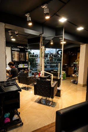 Image of HeadTurners at Sushil Residency 49 BT Road beside puma store kolkata 700058