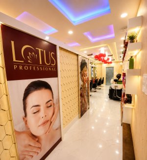 Image of gloriousbeautystudio at Opposite The Park Resturant Club Road Mithanpura.