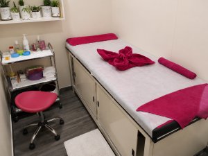 Image of LuxorLooks at 20A, Gariahat Rd S, Dhakuria,