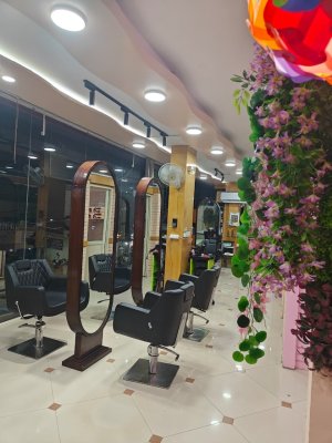 Image of BruUnisexSalon at 1st floor, Thanks' Court, 301, 4th Cross Rd, near St George Collage, OMBR Layout, Banaswadi, Bengaluru, Karnataka 560043