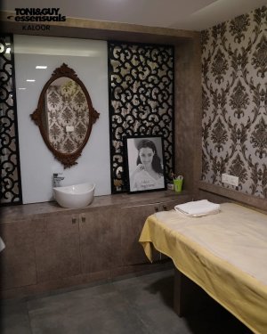 Image of Toniandguyessensualskaloor at No 35/1971, A 64, 2406, Kaloor - Kadavanthara Rd, opposite Cafe 17, Kathrikadavu, Kaloor, Kochi, Ernakulam, Kerala 682017, India