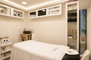 Image of starchicbeautycenter at Building, Khalid Al Attar Building - Khalid Bin Al Waleed Road and Bank Street Burjuman Metro Station, Exit 1 - 203 Second Floor - Bur Dubai - Umm Hurair 1 - Dubai