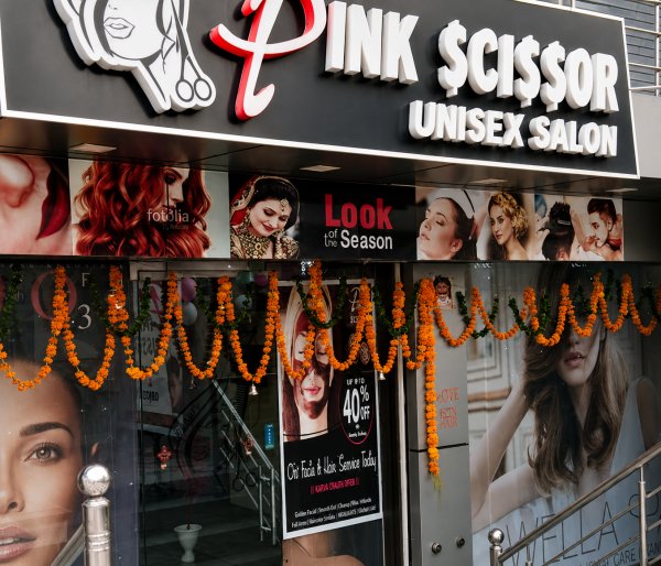 Image of PinkScissorUnisexSalon at SFD Tower, Bhuteshwar Road, Infront of Jal Nigam, Krishna Nagar