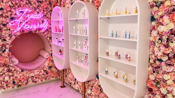 BACKSTAGEBEAUTYLOUNGECENTERFORLADIES