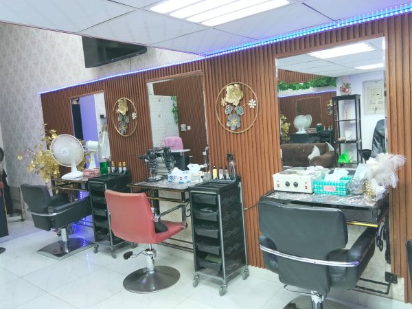 Albaituljameelsalon